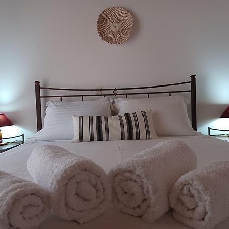 Nerissa Bungalow 2, Two Bedroom House With Sea View 斯巴达 外观 照片