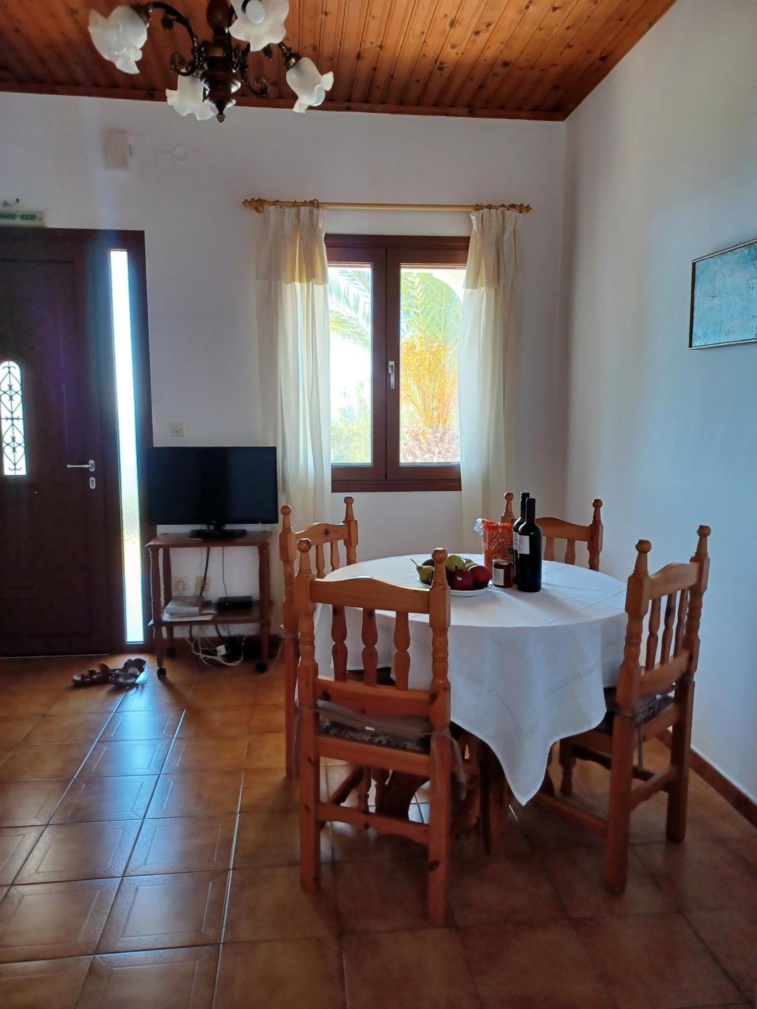 Nerissa Bungalow 2, Two Bedroom House With Sea View 斯巴达 外观 照片