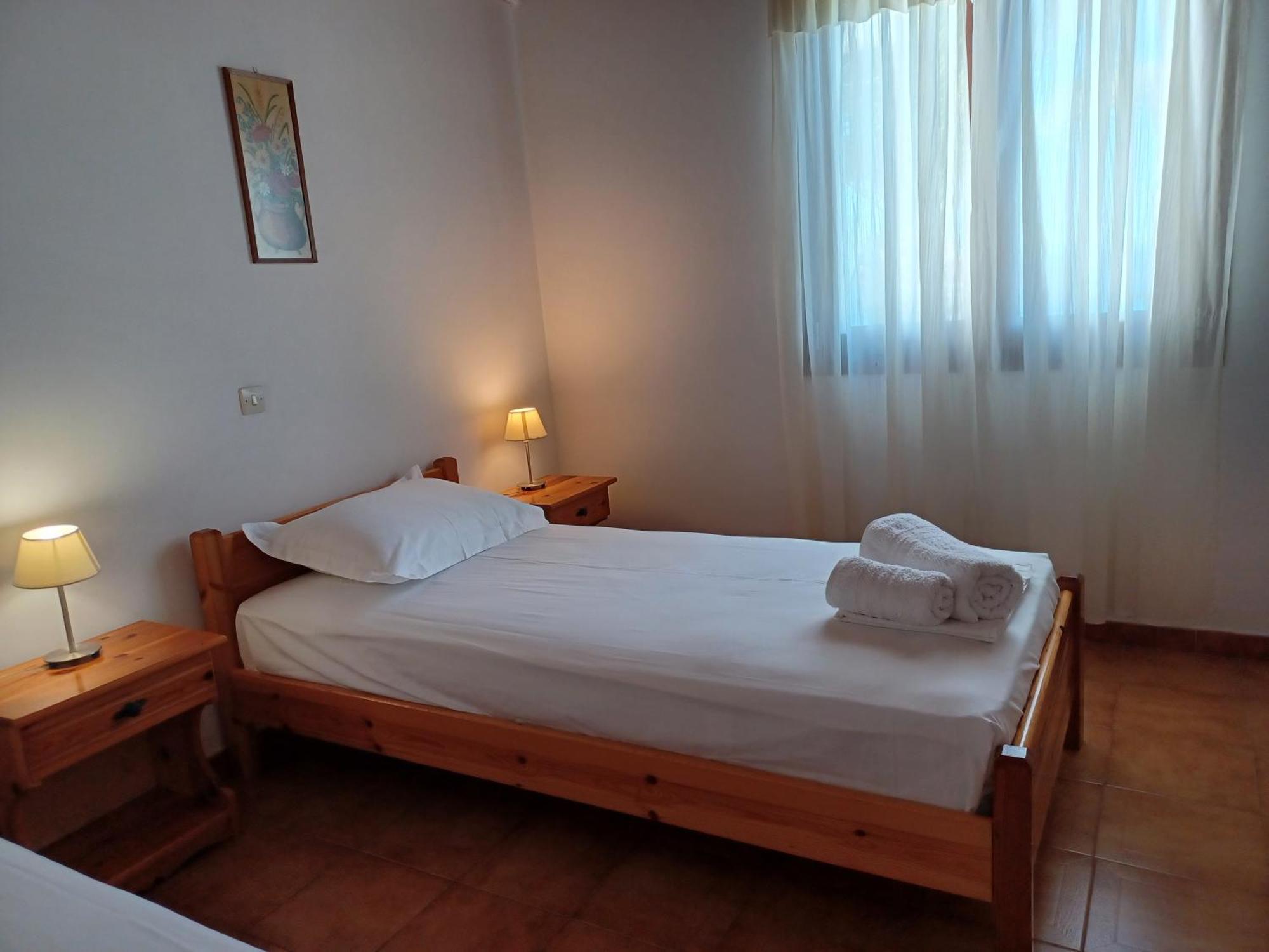 Nerissa Bungalow 2, Two Bedroom House With Sea View 斯巴达 外观 照片